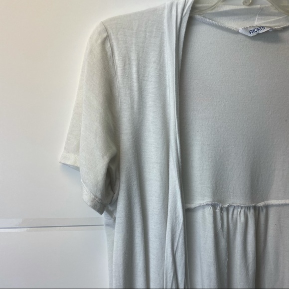 Ricki's white cardigan - Picture 2 of 5